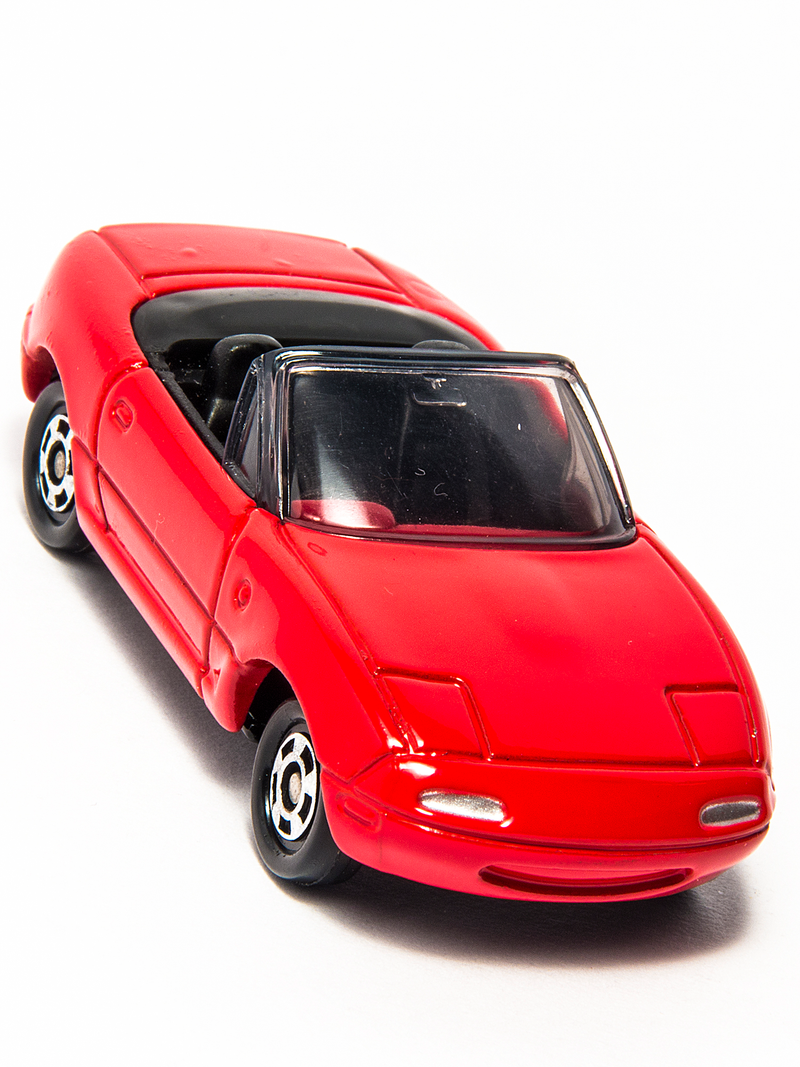 Illustration for article titled 25 years of this Happy Little Roadster